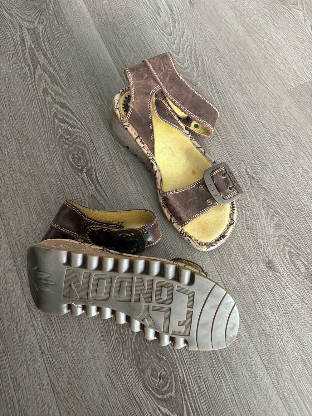 Fly London buckle Brown Leather Sandals